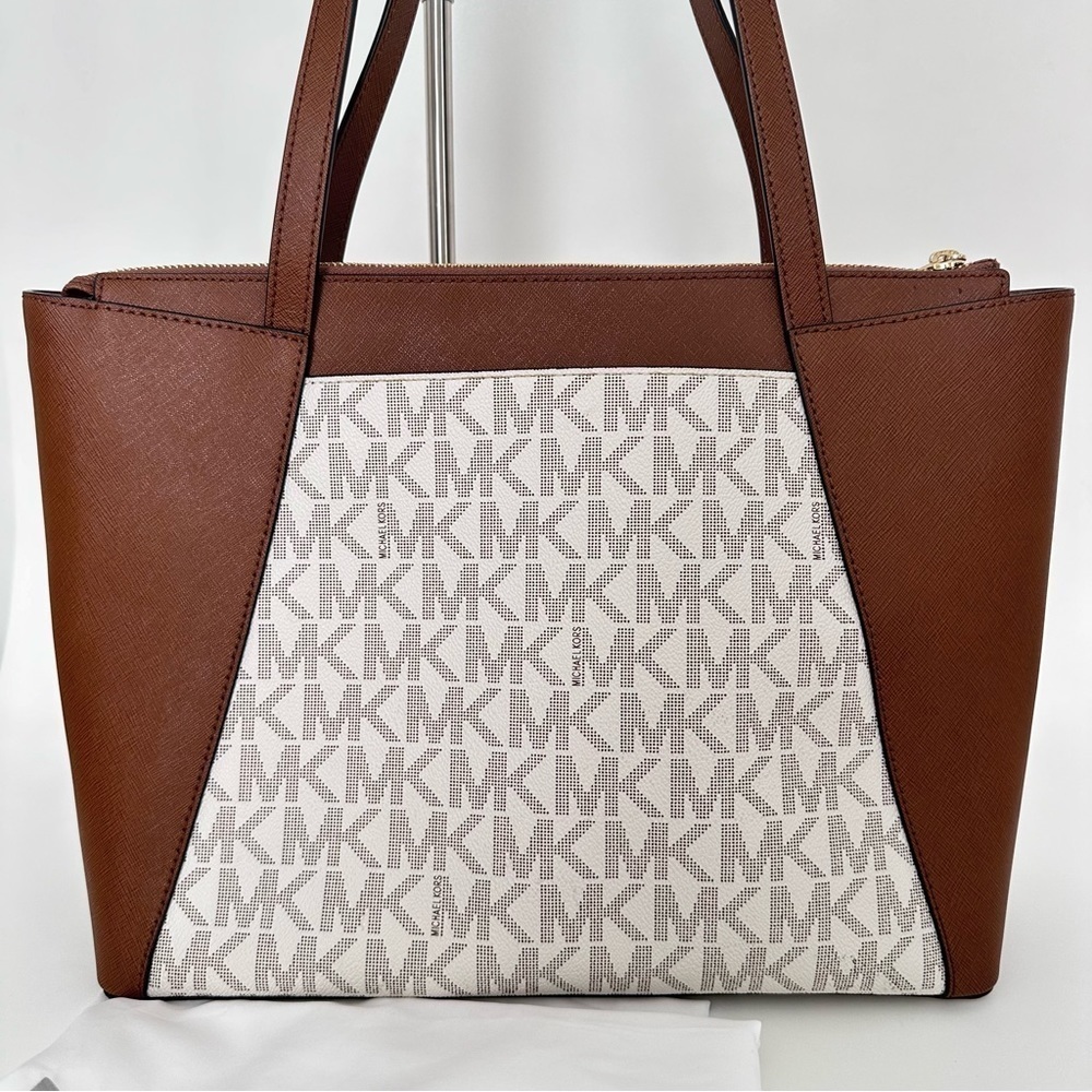 New Michael Kors Maddie Signature Tote  Carryall Bag in Vanilla - Picture 10 of 16
